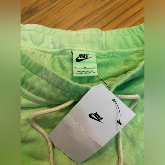 Nike Sportswear French Terry Shorts Floral/Green Men's Size Medium - Picture 5 of 8
